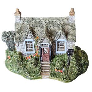 Lilliput Lane Carrick House, The Scottish Collection Handmade Cottage Figurine